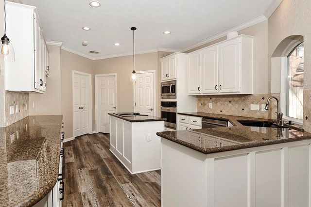 6 Thornbush Place, The Woodlands, TX 77381