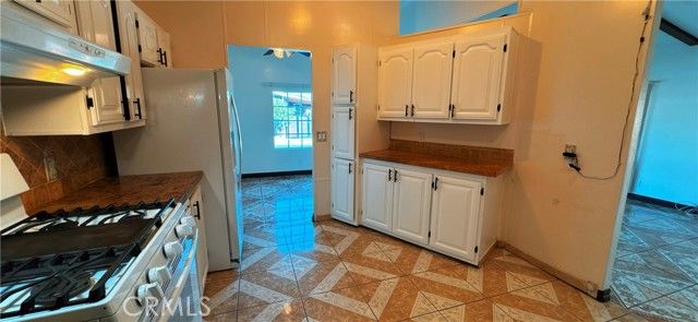 11430 Cumberland, Pomona, CA 91766