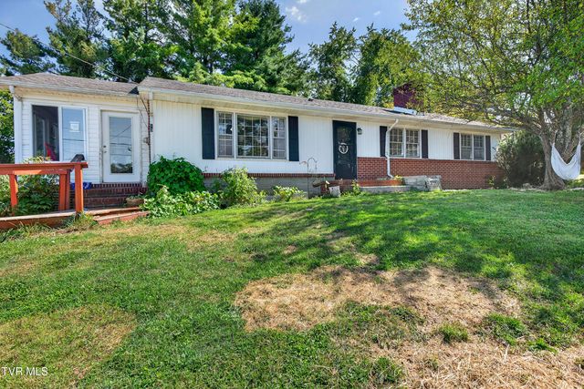 1348 Highland Drive, Marion, VA 24354