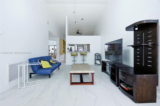 7924 NW 10th Street, Plantation, FL 33322