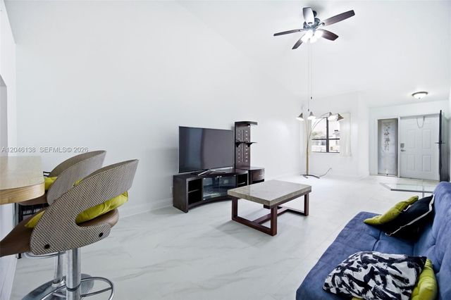7924 NW 10th Street, Plantation, FL 33322