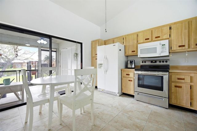 7924 NW 10th Street, Plantation, FL 33322