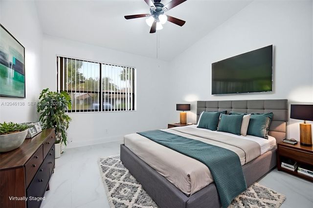 7924 NW 10th Street, Plantation, FL 33322