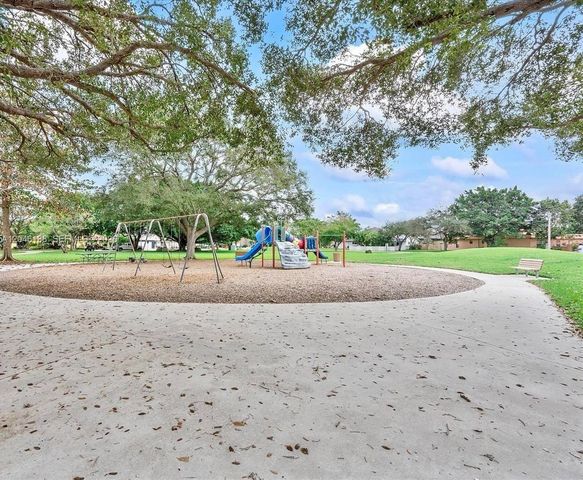 7924 NW 10th Street, Plantation, FL 33322