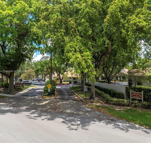 7924 NW 10th Street, Plantation, FL 33322