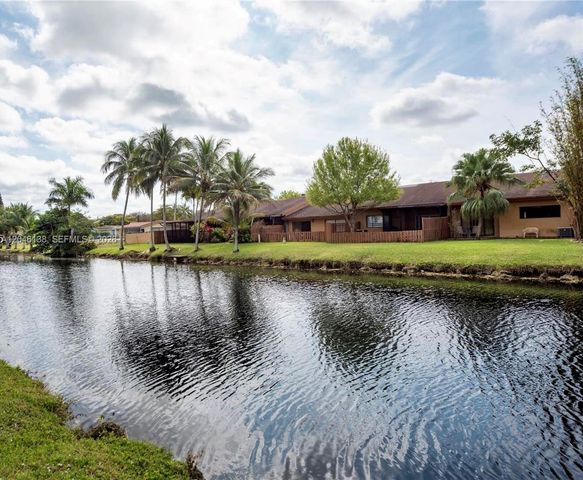 7924 NW 10th Street, Plantation, FL 33322