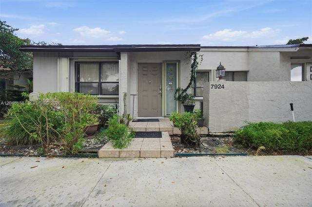 7924 NW 10th Street, Plantation, FL 33322