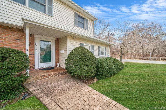 12 Hughes Lane, North Babylon, NY 11703