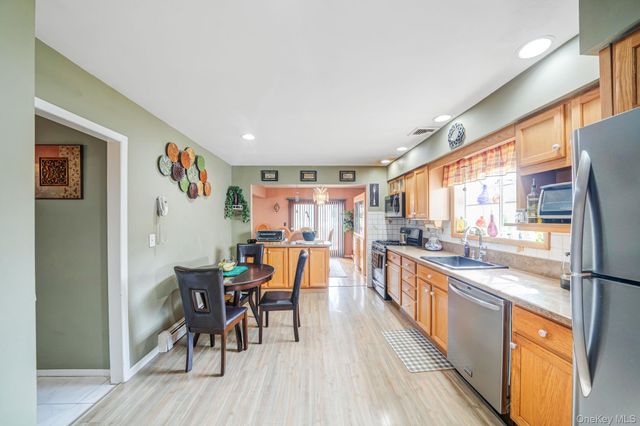 12 Hughes Lane, North Babylon, NY 11703