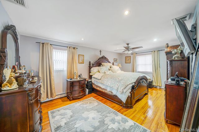 12 Hughes Lane, North Babylon, NY 11703