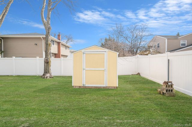 12 Hughes Lane, North Babylon, NY 11703