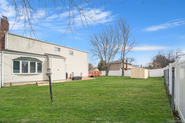 12 Hughes Lane, North Babylon, NY 11703