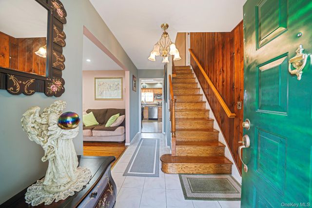 12 Hughes Lane, North Babylon, NY 11703