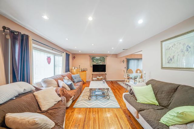 12 Hughes Lane, North Babylon, NY 11703
