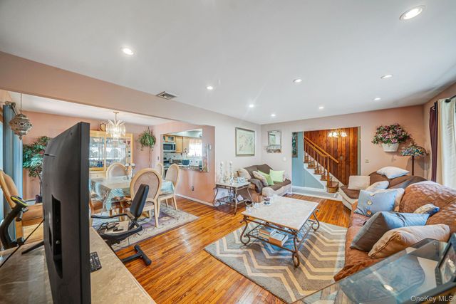 12 Hughes Lane, North Babylon, NY 11703