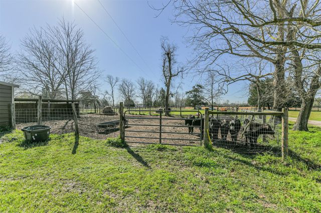 1140 County Road 2274, Cleveland, TX 77327