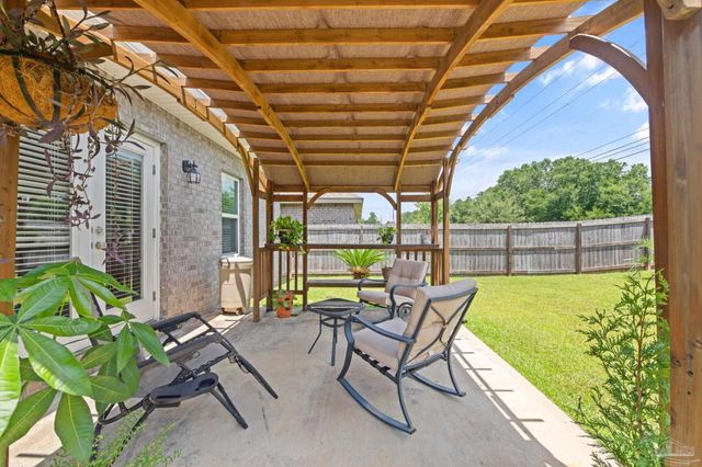 3564 Whitetail Ln, Pensacola, FL 32526