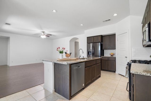 1620 Meadow Trail Lane, Aubrey, TX 76227