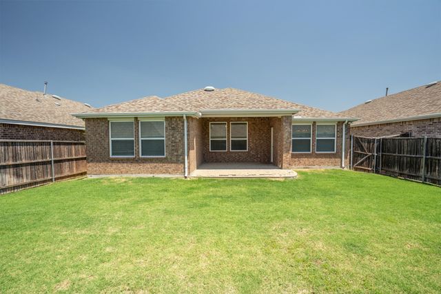 1620 Meadow Trail Lane, Aubrey, TX 76227