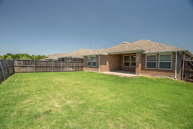 1620 Meadow Trail Lane, Aubrey, TX 76227