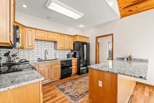 5 Bay Shore, Greers Ferry, AR 72067