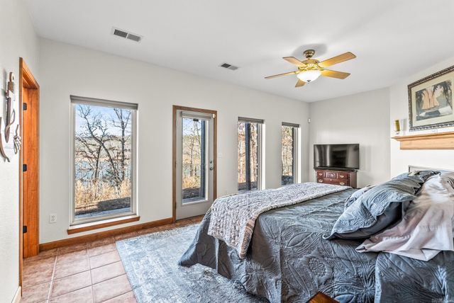 5 Bay Shore, Greers Ferry, AR 72067