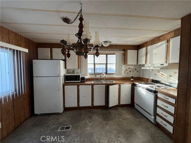 1973 Newport 3, Costa Mesa, CA 92627