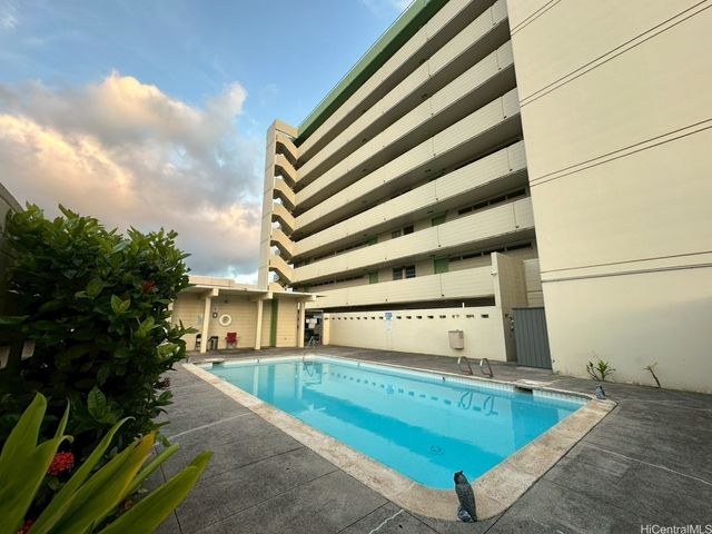 1015 Ala Napunani Street 401, Honolulu, HI 96818