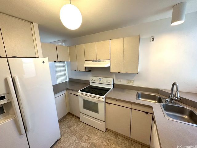 1015 Ala Napunani Street 401, Honolulu, HI 96818