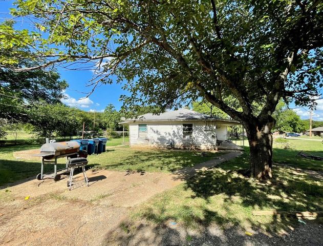 514 W Roosevelt Avenue, Whitney, TX 76692