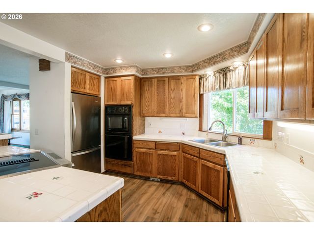 146 Ne CURRIN St, Estacada, OR 97023