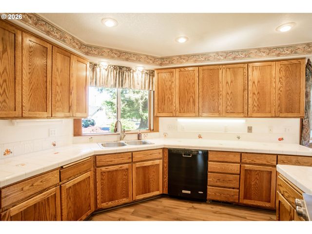 146 Ne CURRIN St, Estacada, OR 97023