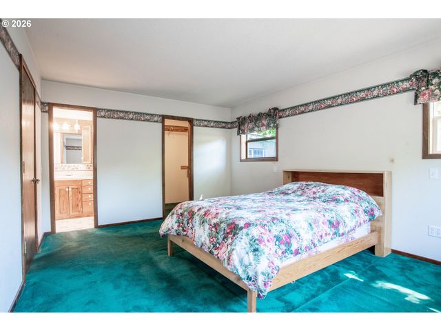 146 Ne CURRIN St, Estacada, OR 97023