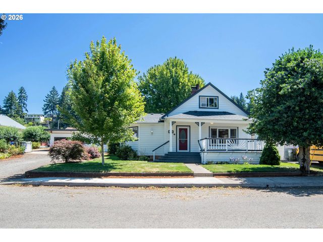 146 Ne CURRIN St, Estacada, OR 97023