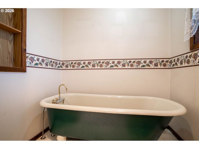146 Ne CURRIN St, Estacada, OR 97023