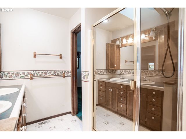 146 Ne CURRIN St, Estacada, OR 97023