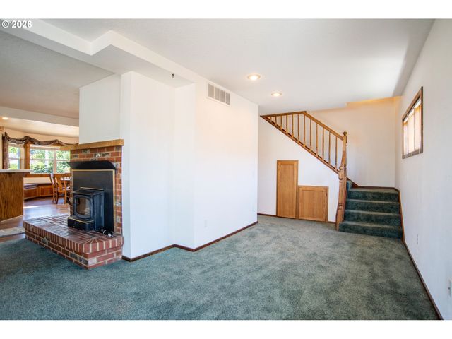 146 Ne CURRIN St, Estacada, OR 97023
