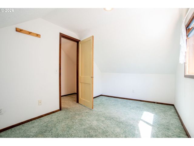 146 Ne CURRIN St, Estacada, OR 97023