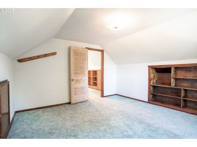 146 Ne CURRIN St, Estacada, OR 97023