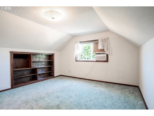 146 Ne CURRIN St, Estacada, OR 97023