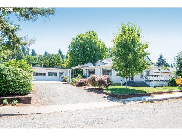 146 Ne CURRIN St, Estacada, OR 97023
