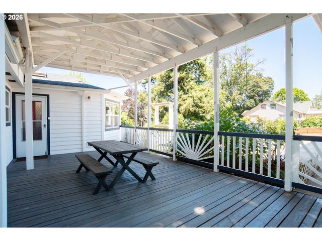 146 Ne CURRIN St, Estacada, OR 97023