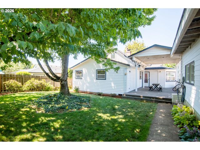 146 Ne CURRIN St, Estacada, OR 97023