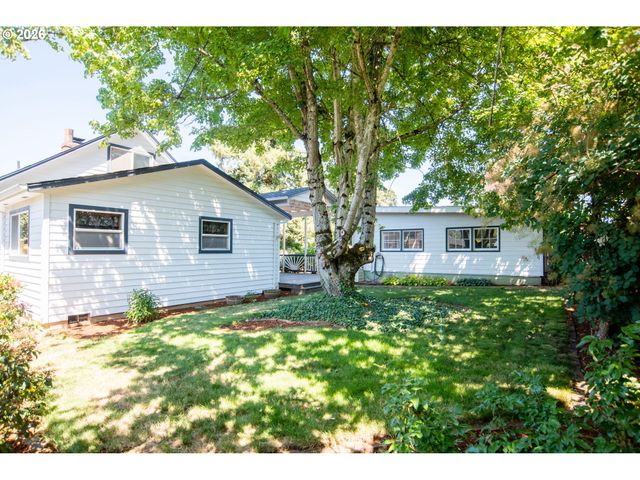 146 Ne CURRIN St, Estacada, OR 97023