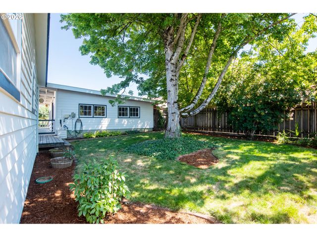 146 Ne CURRIN St, Estacada, OR 97023