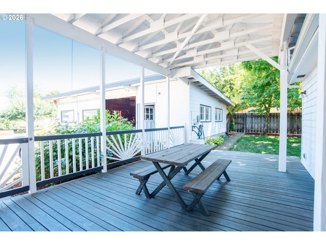 146 Ne CURRIN St, Estacada, OR 97023