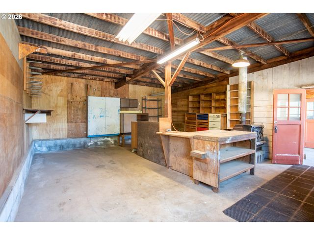 146 Ne CURRIN St, Estacada, OR 97023