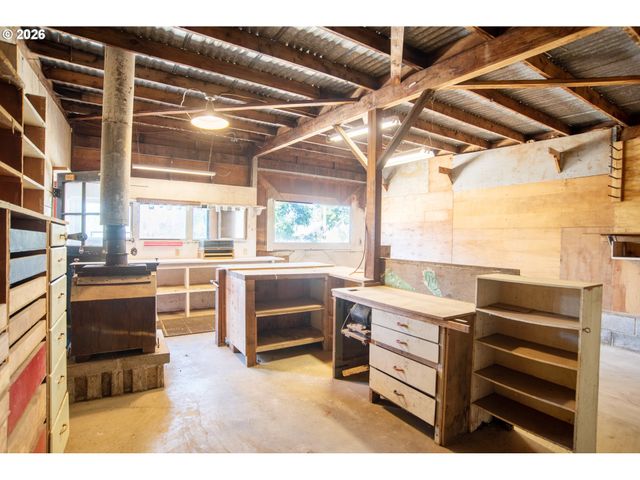 146 Ne CURRIN St, Estacada, OR 97023