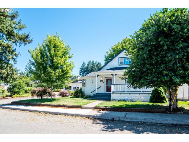 146 Ne CURRIN St, Estacada, OR 97023