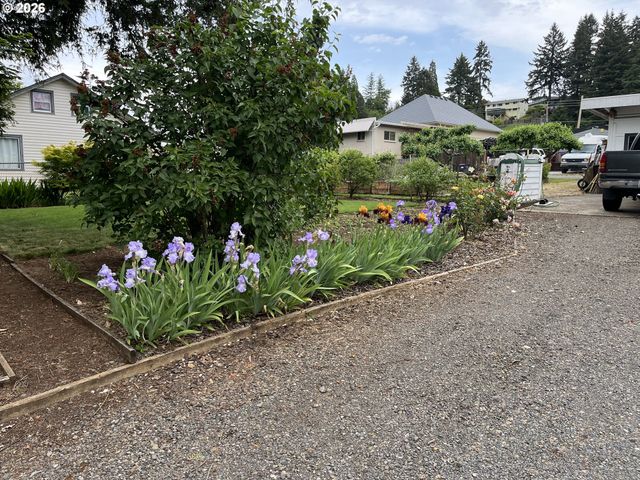 146 Ne CURRIN St, Estacada, OR 97023